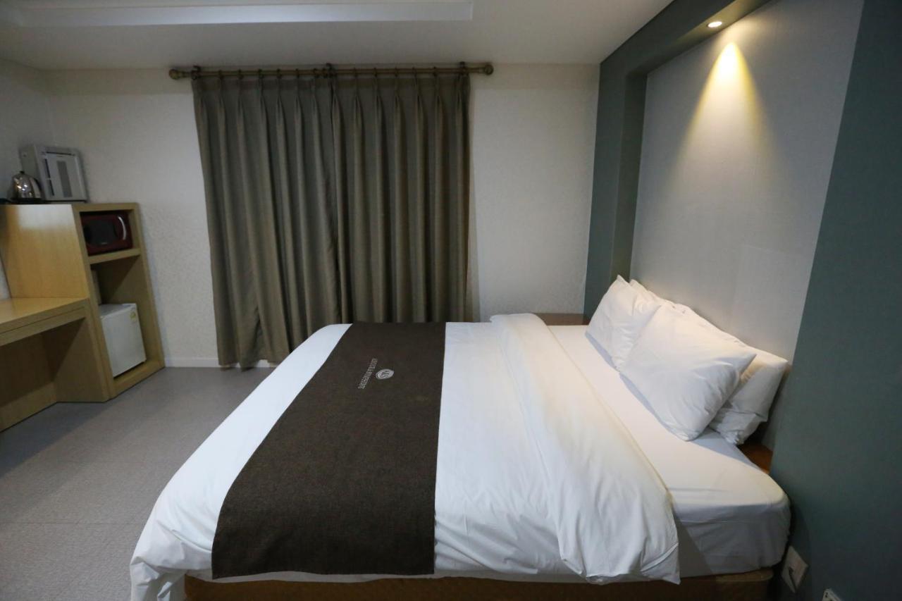 Amour Hotel Suwon Esterno foto