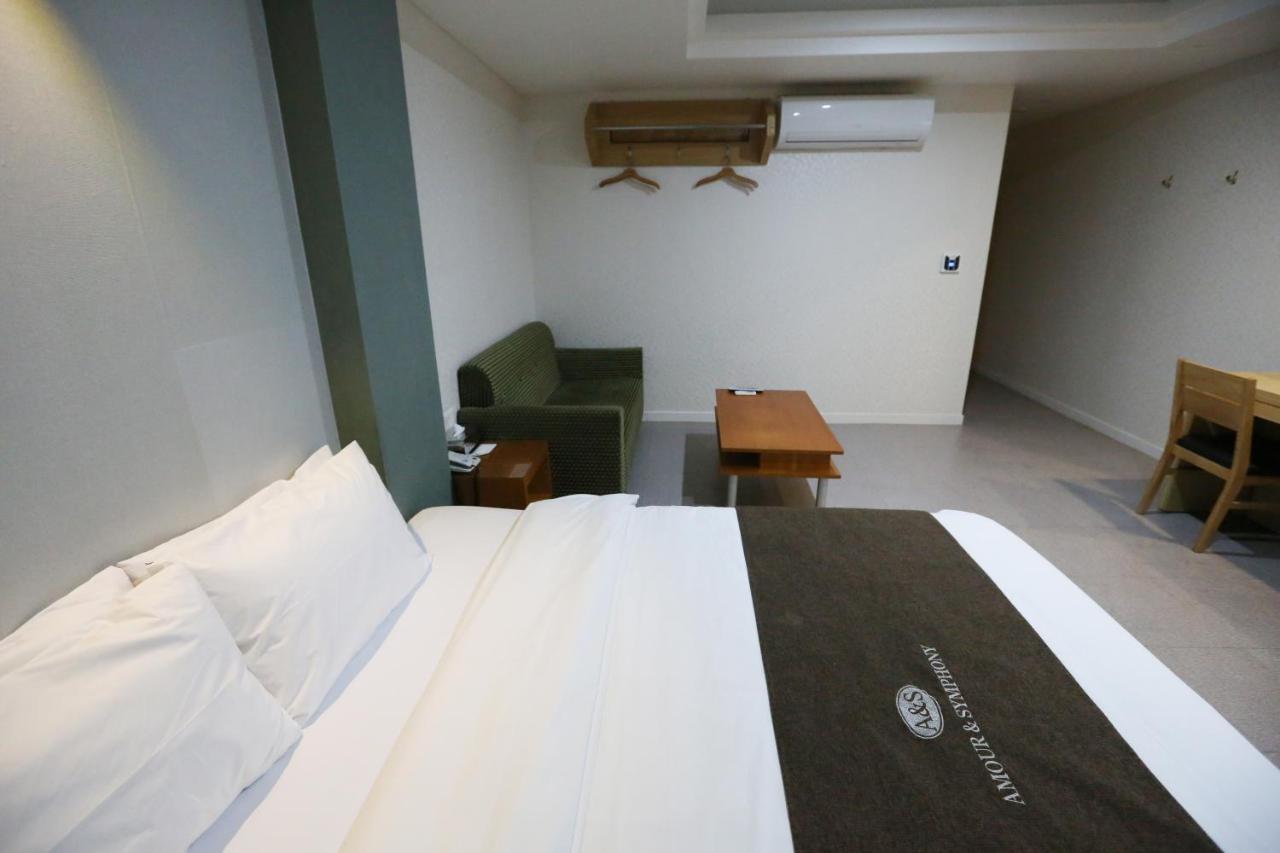 Amour Hotel Suwon Esterno foto