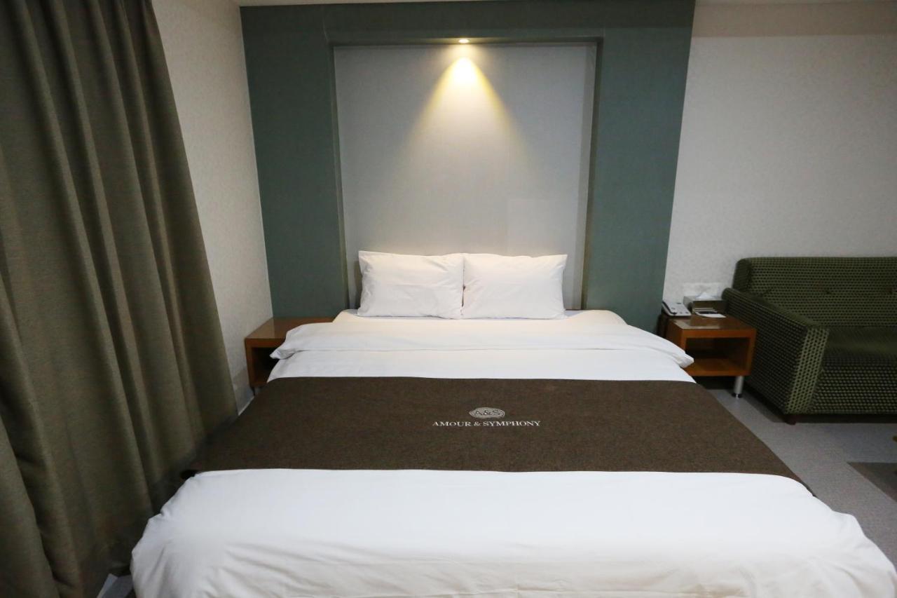 Amour Hotel Suwon Esterno foto