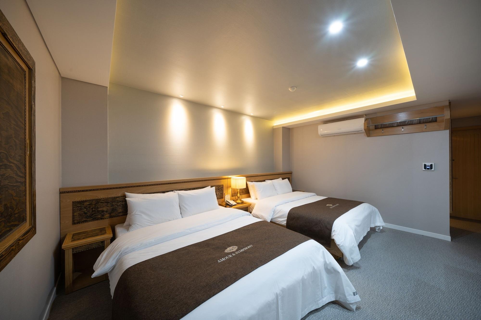 Amour Hotel Suwon Esterno foto