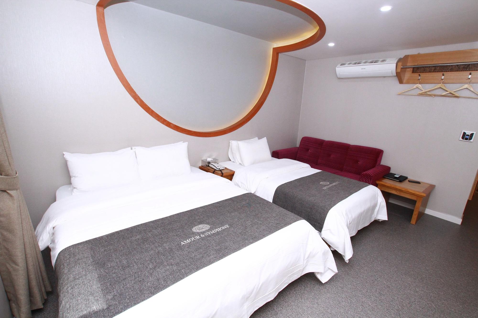 Amour Hotel Suwon Esterno foto