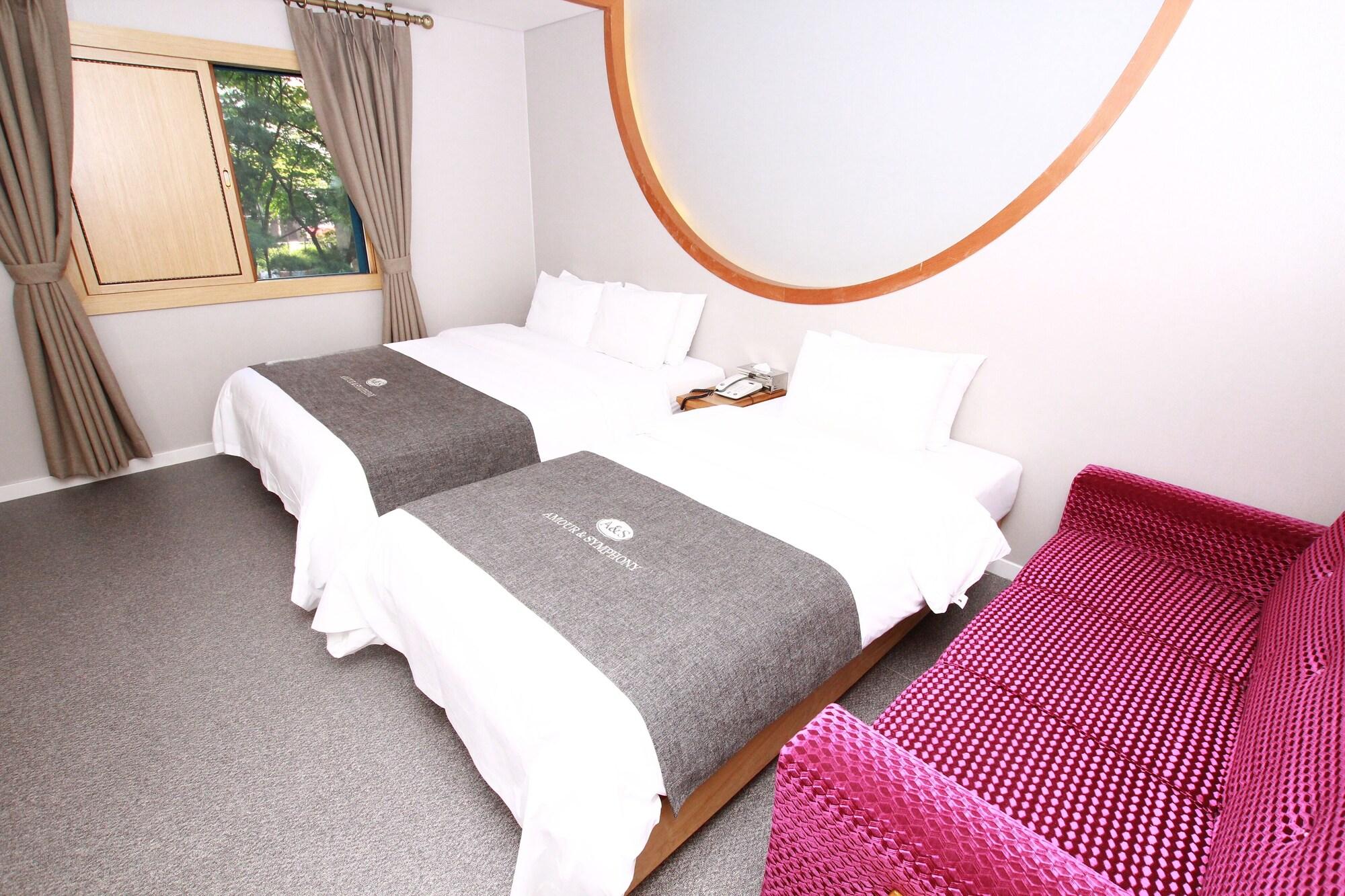 Amour Hotel Suwon Esterno foto