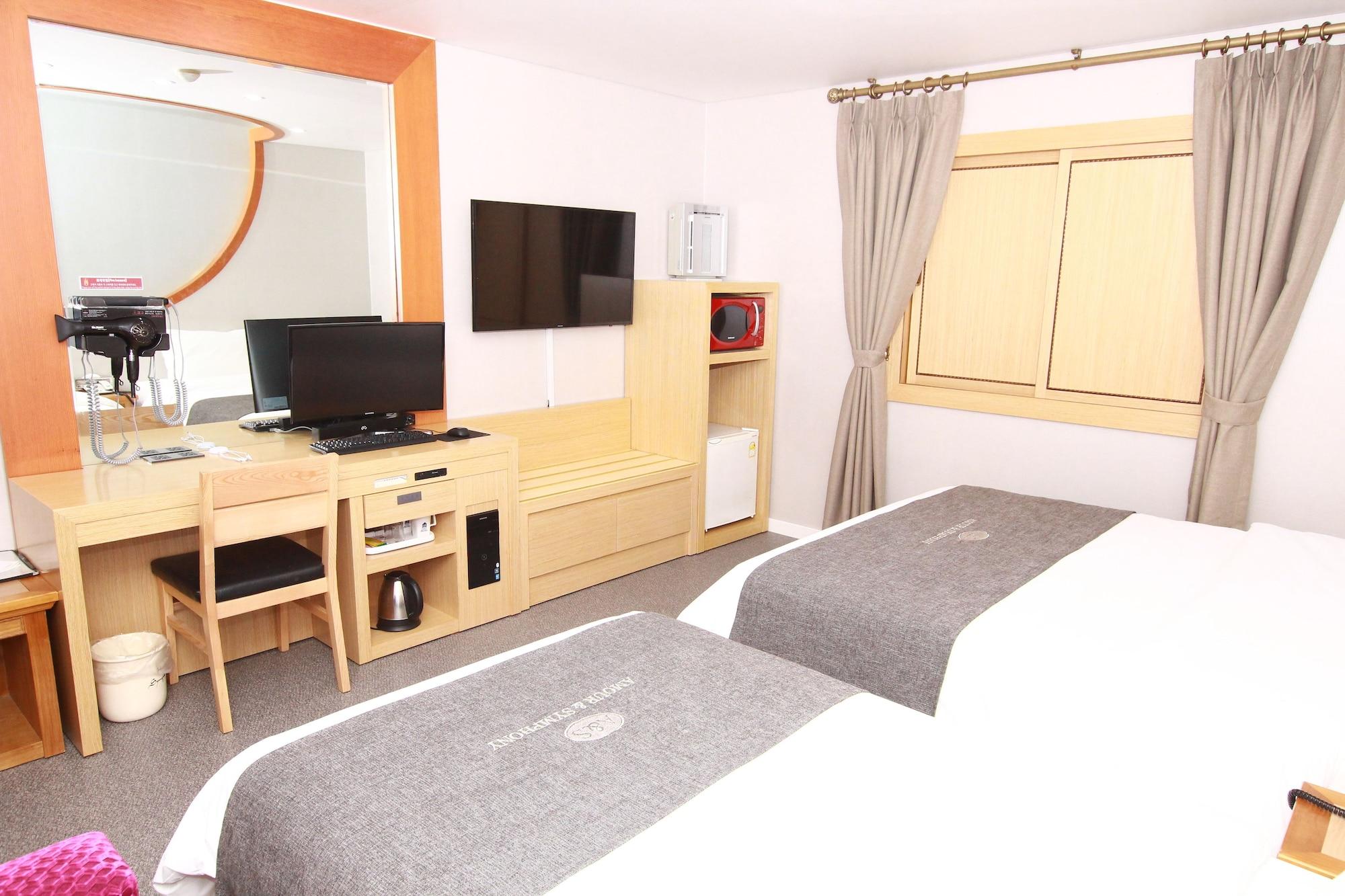 Amour Hotel Suwon Esterno foto