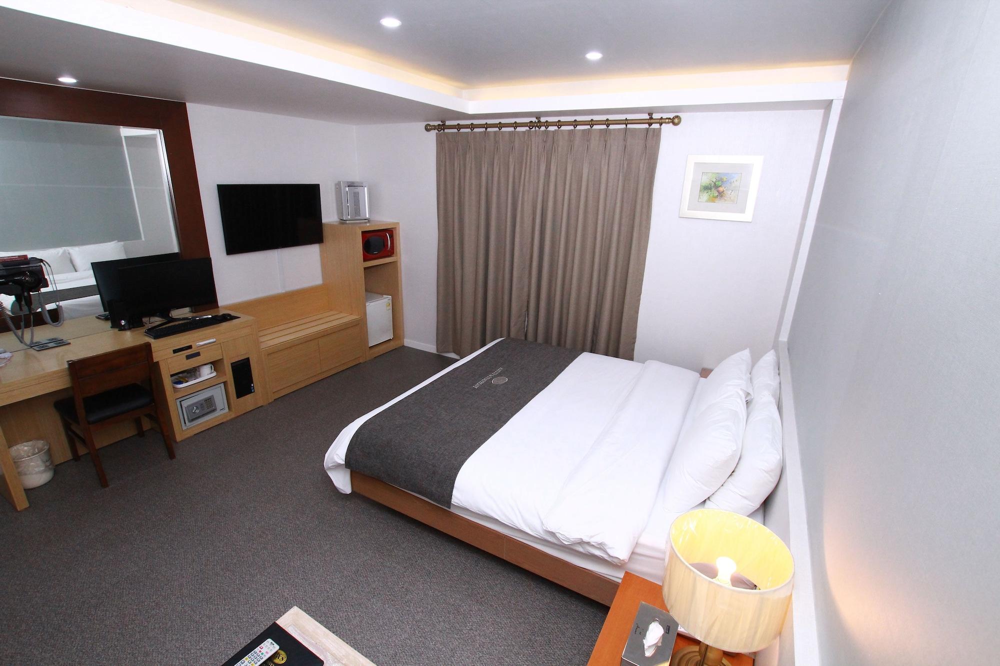 Amour Hotel Suwon Esterno foto