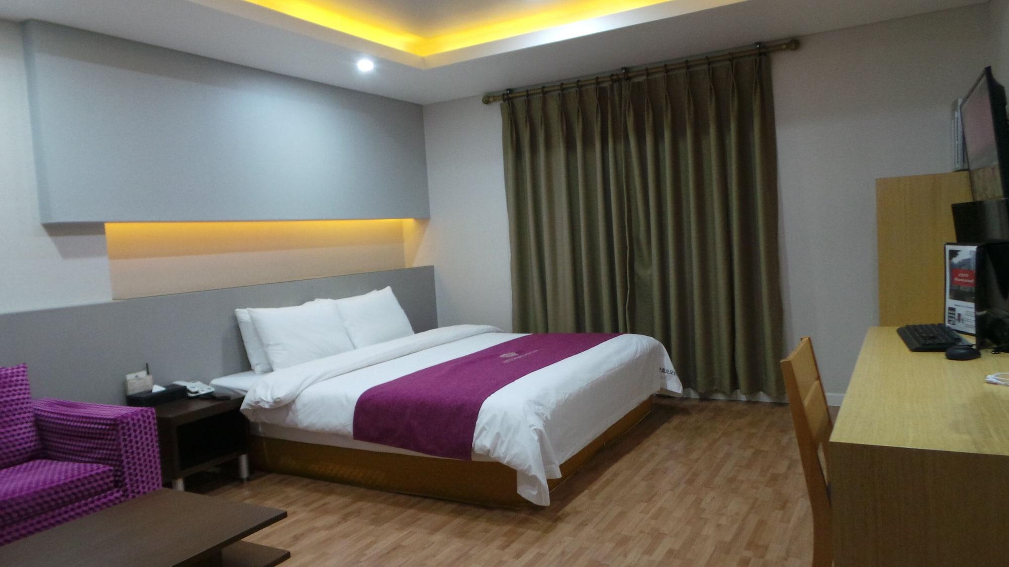Amour Hotel Suwon Esterno foto