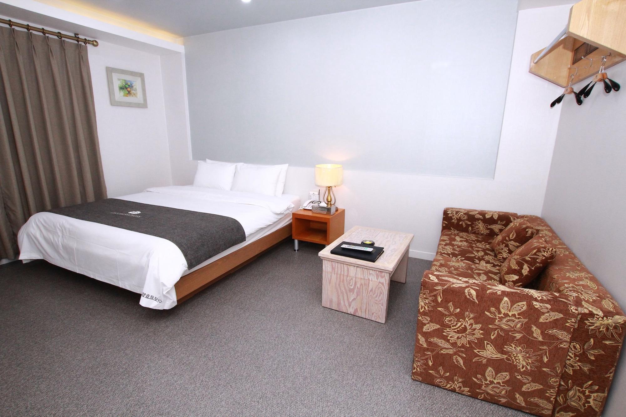 Amour Hotel Suwon Esterno foto