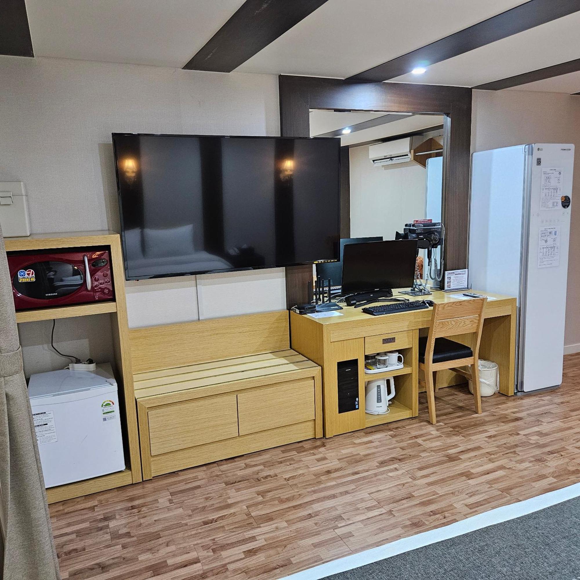Amour Hotel Suwon Esterno foto
