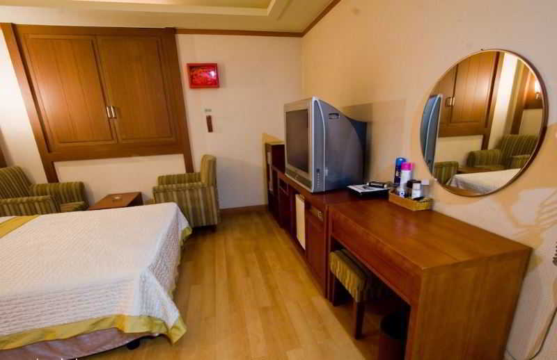 Amour Hotel Suwon Esterno foto