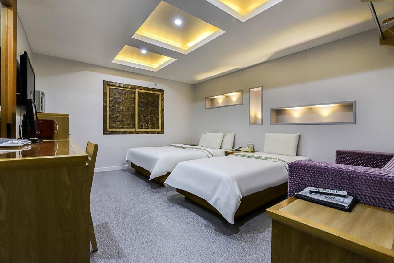 Amour Hotel Suwon Esterno foto