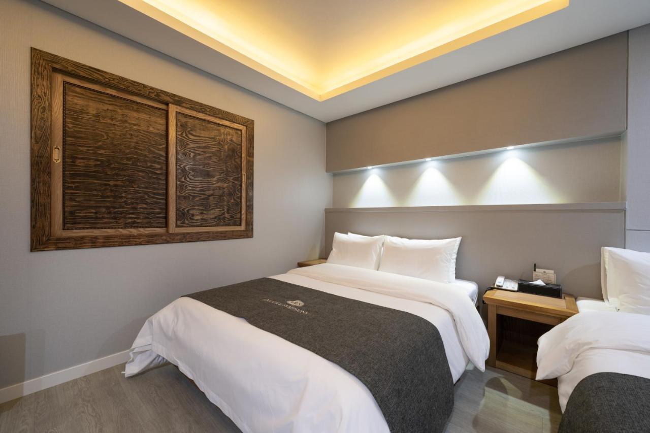 Amour Hotel Suwon Esterno foto