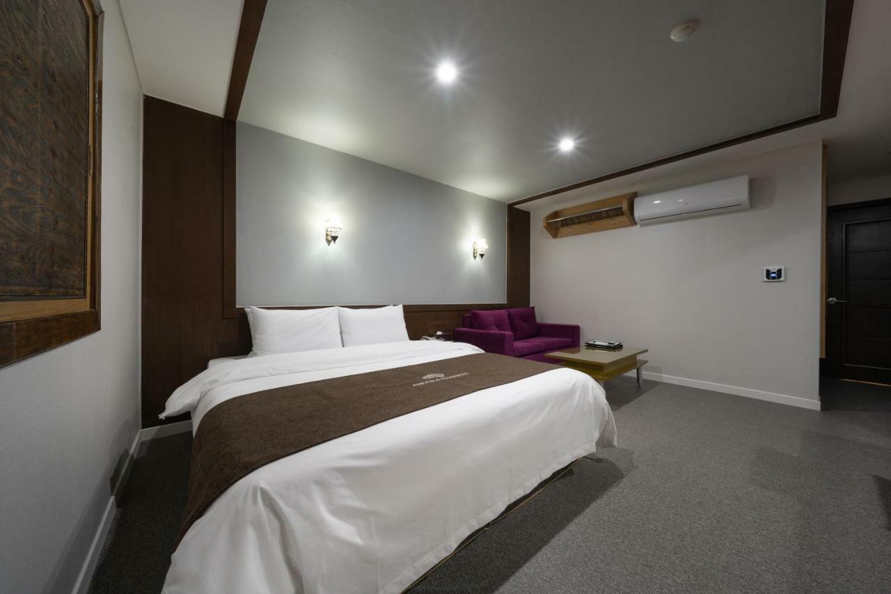 Amour Hotel Suwon Esterno foto