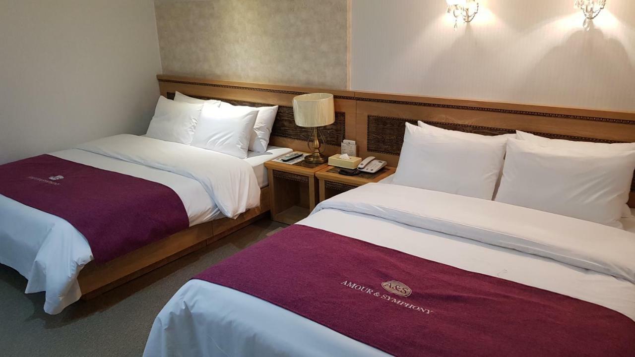Amour Hotel Suwon Esterno foto