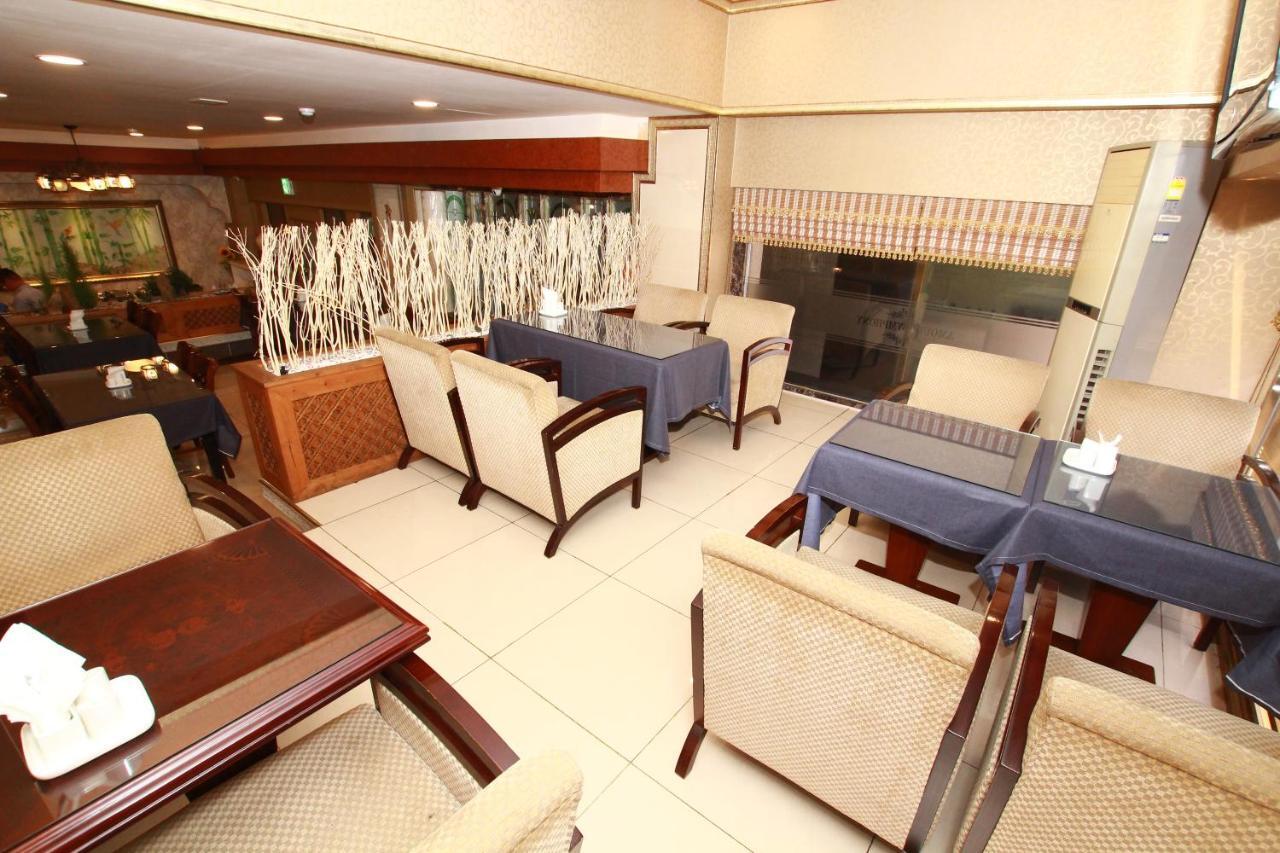 Amour Hotel Suwon Esterno foto