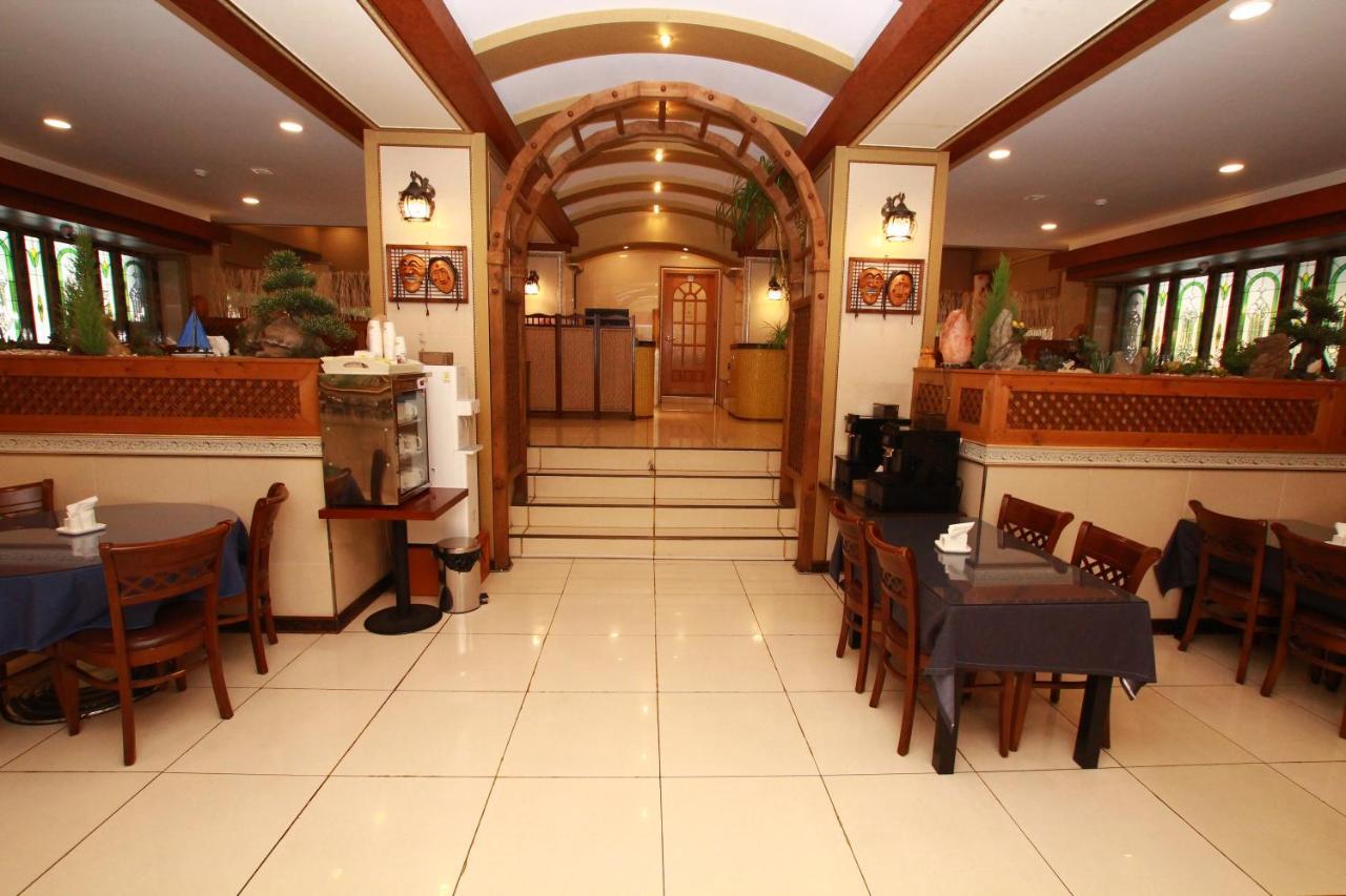 Amour Hotel Suwon Esterno foto