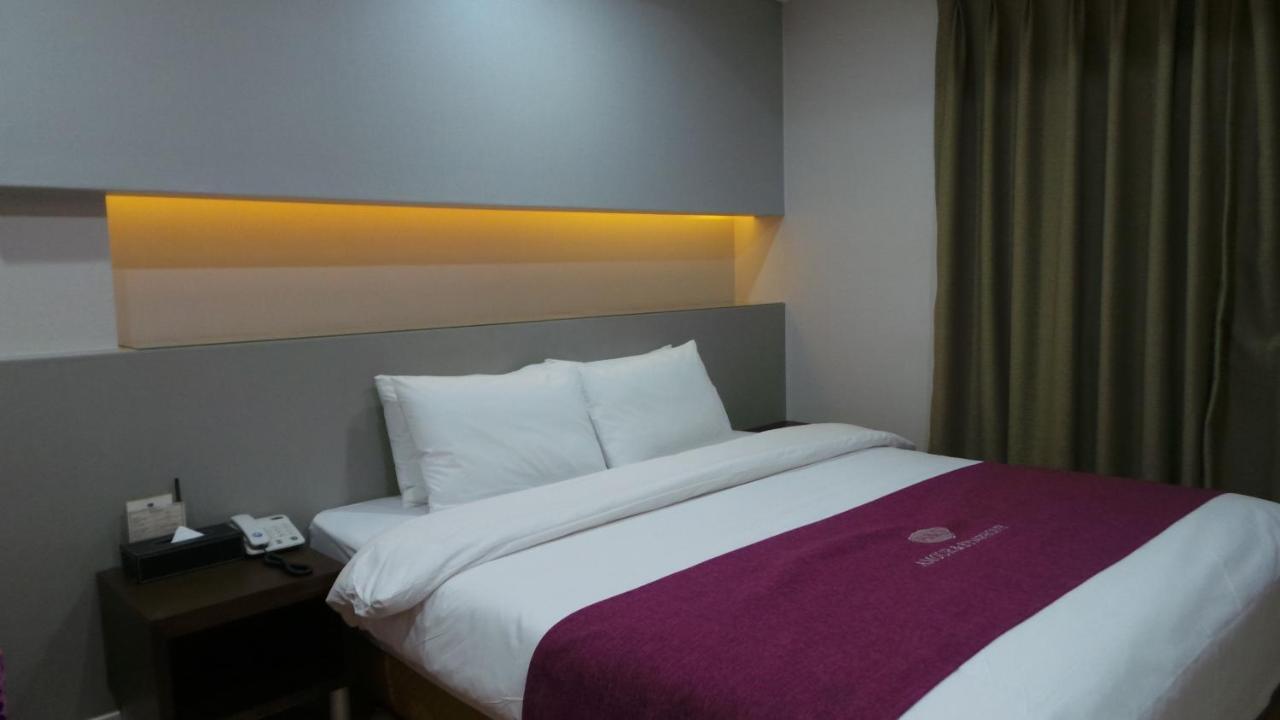 Amour Hotel Suwon Esterno foto