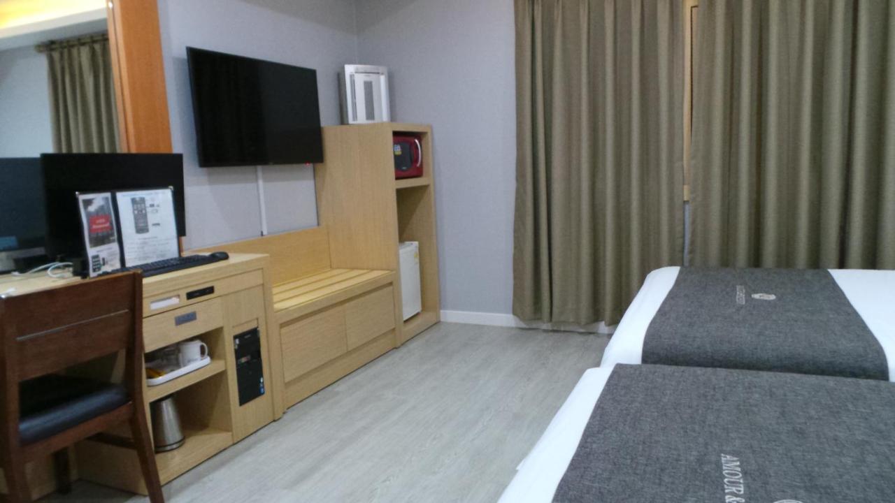 Amour Hotel Suwon Esterno foto