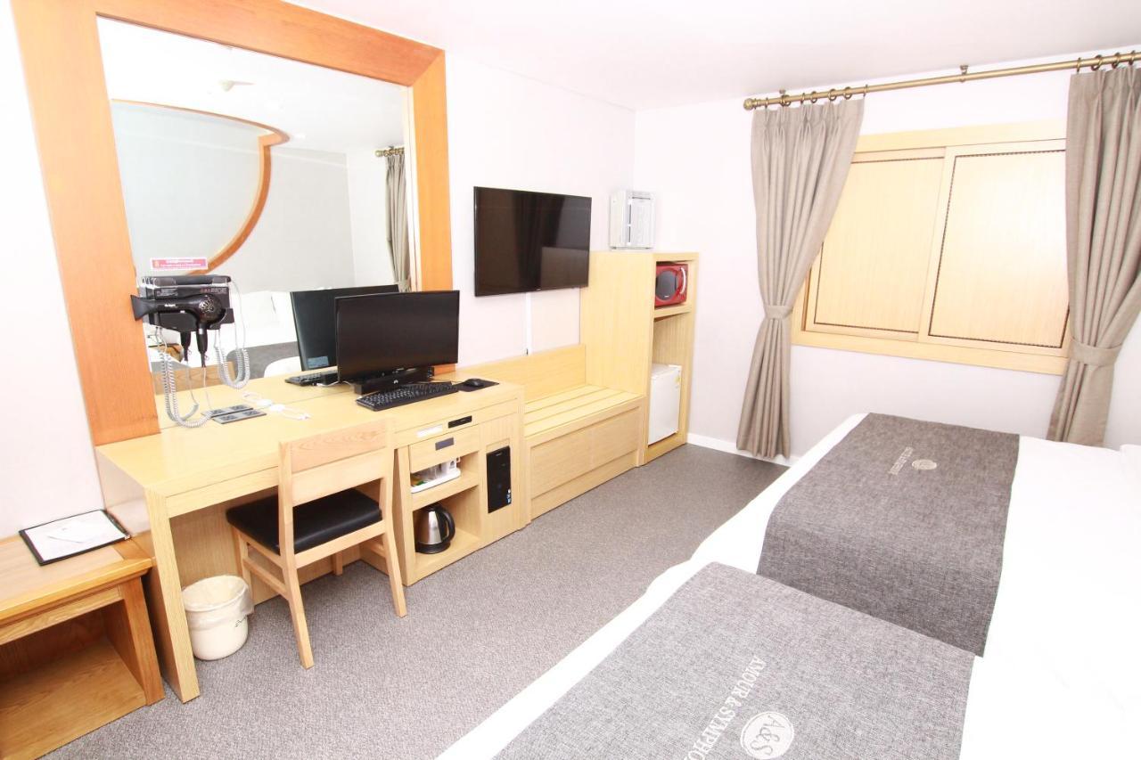 Amour Hotel Suwon Esterno foto